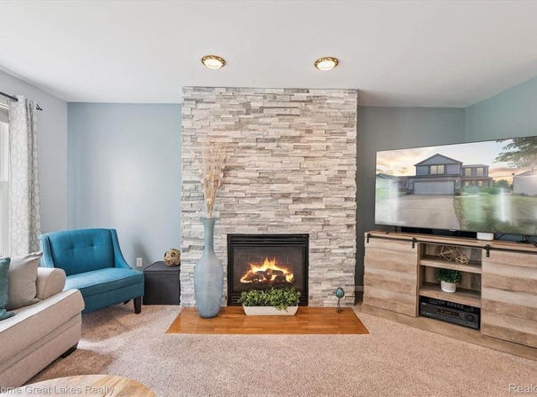 4900 Meadow Crest Circle, Holly, MI 48442