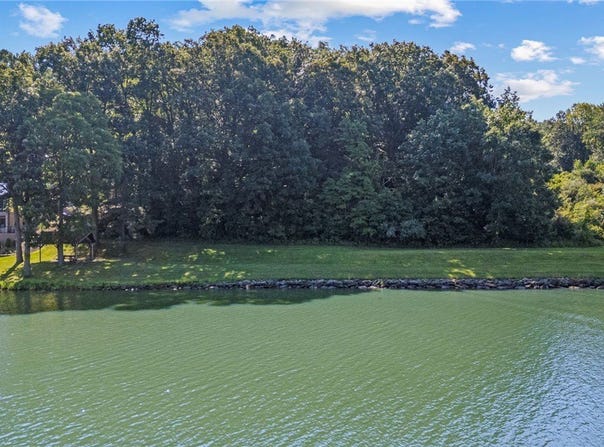 490 E Mohawk Drive, Malvern, OH 44644