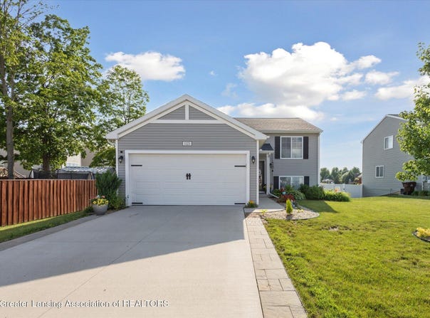 1123 Chesham Lane, Grand Ledge, MI 48837