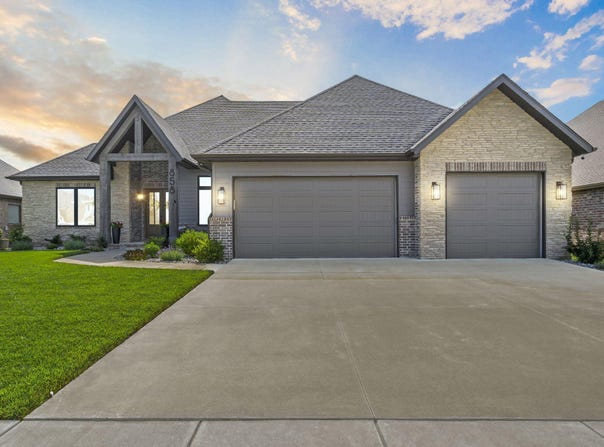 858 E Edenmore Circle, Nixa, MO 65714