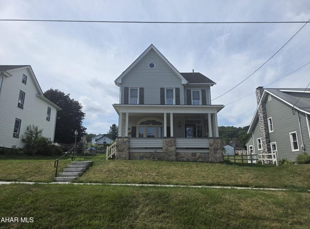721 W 2nd Street, Williamsburg, PA 16693