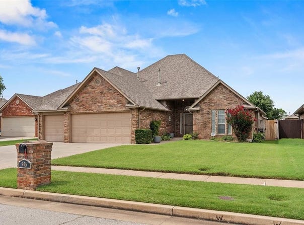 905 SW 41st Street, Moore, OK 73160