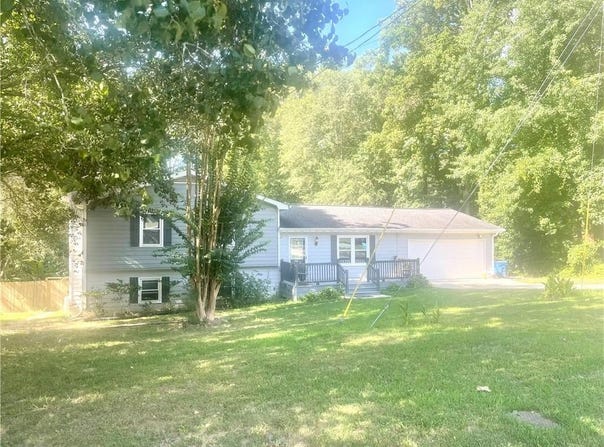 886 Ridgedale Drive, Lawrenceville, GA 30043