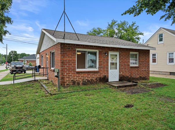 4524 17th St, Racine, WI 53405