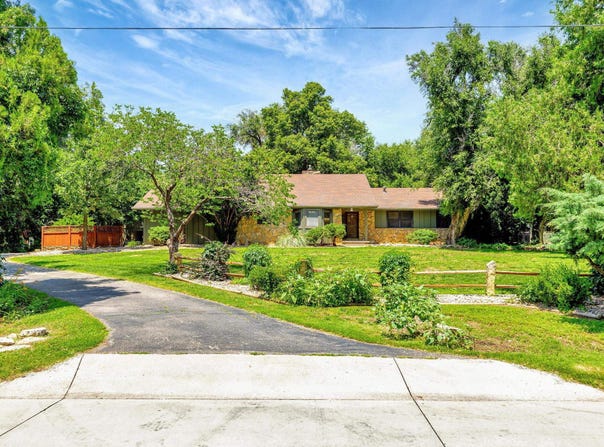 10520 Cora St, Wichita, KS 67205