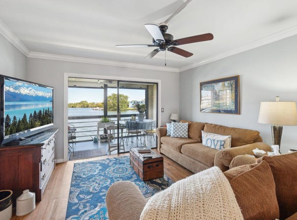 313 Lake Circle, North Palm Beach, FL 33408