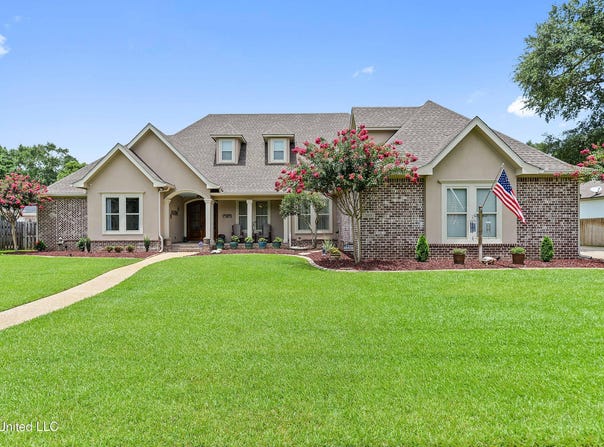 3008 Oakleigh Circle, Ocean Springs, MS 39564