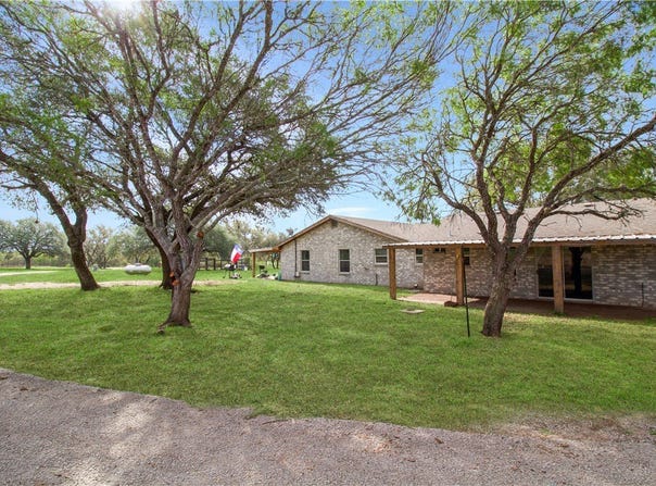 164 Bob White Drive, Beeville, TX 78102