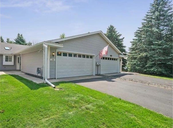 1355 Hilo Avenue N, Oakdale, MN 55128