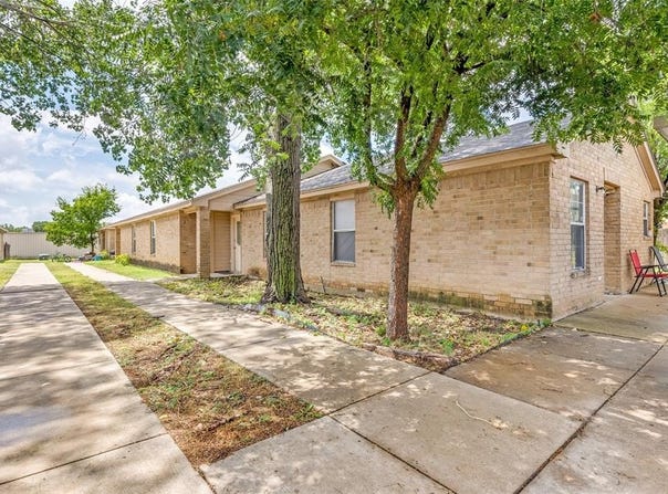 125 Cambridge Drive, Saginaw, TX 76179