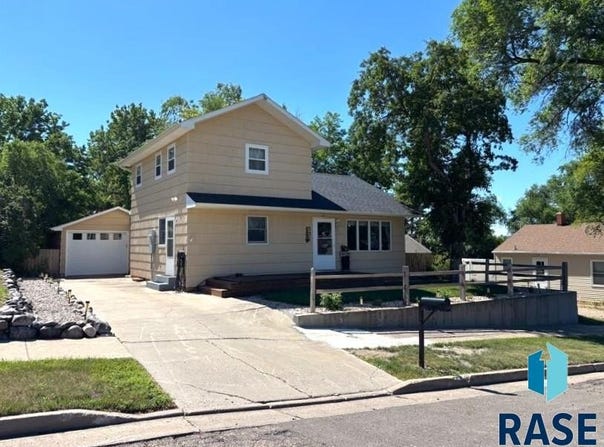 114 N Maple Ave, Pierre, SD 57501
