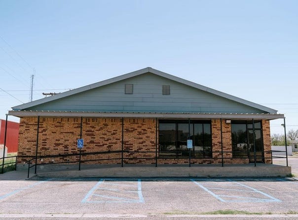 110 W B St, Monahans, TX 79756