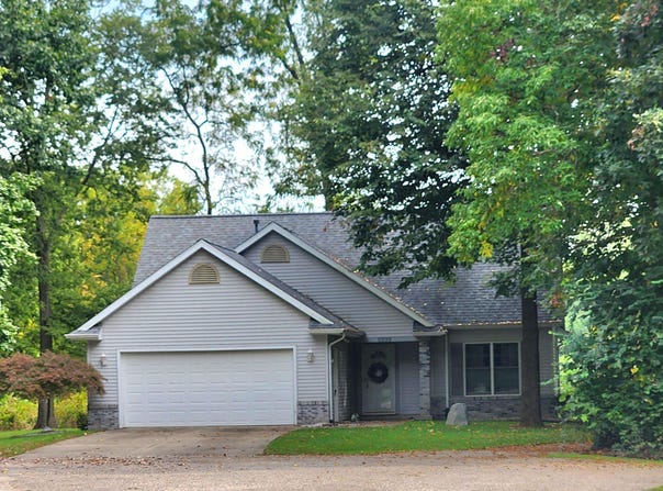 6999 E Tee Trail, Syracuse, IN 46567