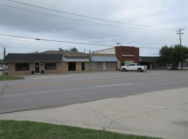 222 N Broadway Street, Moore, OK 73160