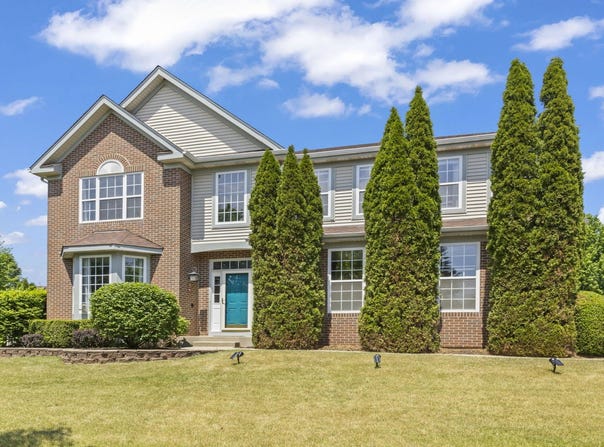 621 Lake Cornish Way, Algonquin, IL 60102