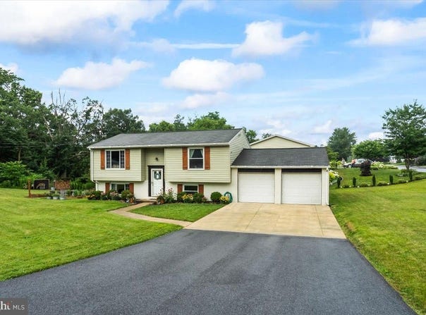 1615 GREENWOOD DRIVE, LEBANON, PA 17046