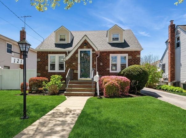 121 Camp Avenue, Merrick, NY 11566