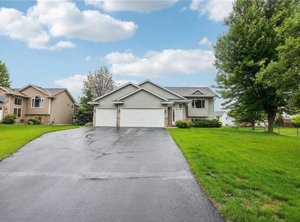 550 Woodduck Trail, Lino Lakes, MN 55014