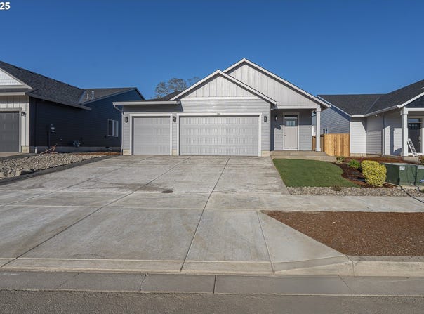 709 Tigerlilly ST, Silverton, OR 97381