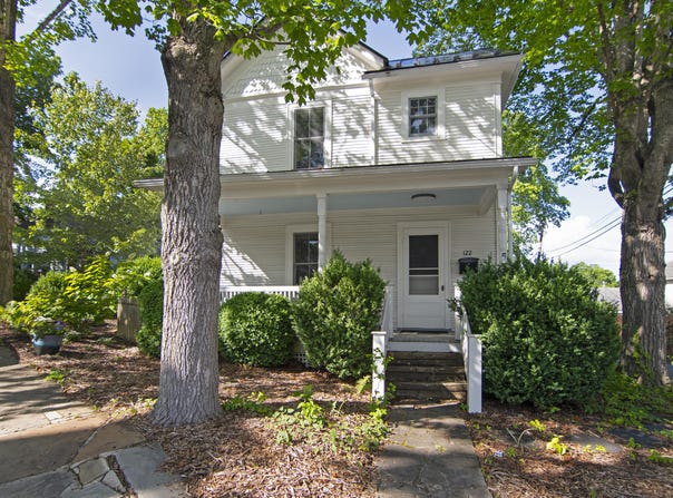122 Courtney Dr, Lewisburg, WV 24901