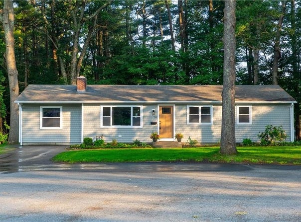 24 W Knollwood Circle, North Kingstown, RI 02852
