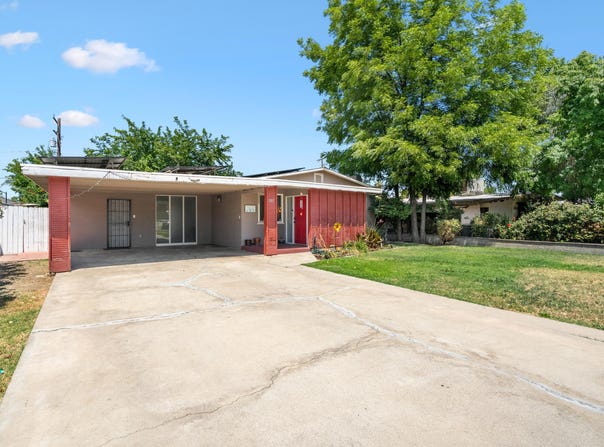 1307 S Divisadero Street, Visalia, CA 93277