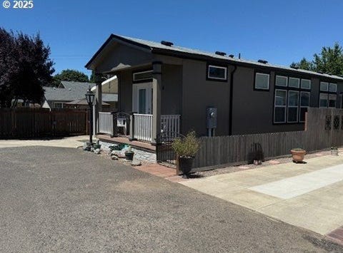 1200 SHERATON DR, Eugene, OR 97401
