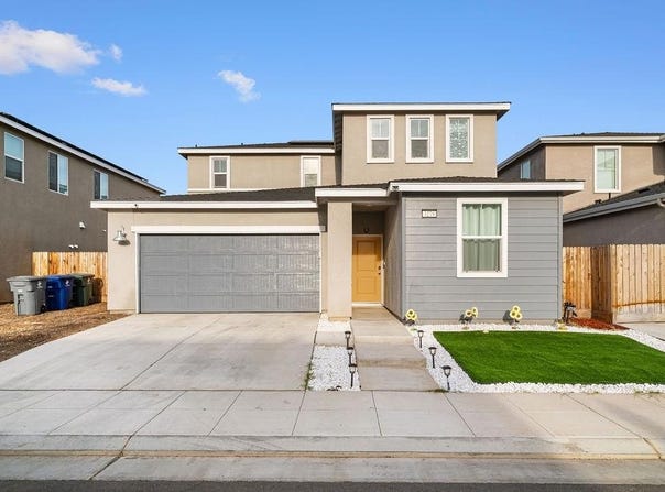 3279 Montana Avenue, Clovis, CA 93619