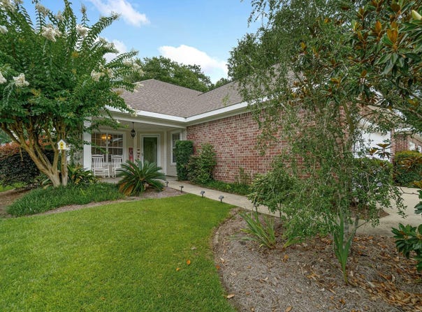 313 Sweetwater Ln., Hattiesburg, MS 39402