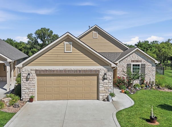 1013 E Waters Edge St, Derby, KS 67037
