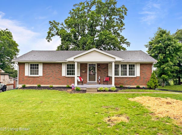 410 Greenview Dr, Lawrenceburg, KY 40342