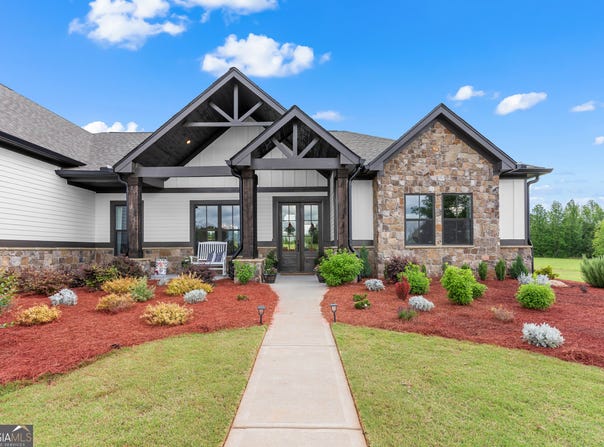 1030 Vista Bay, White Plains, GA 30678