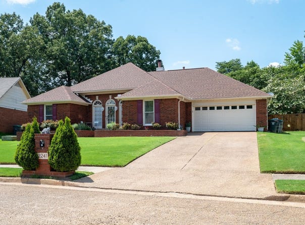 2241 OAK HOLLOW Ln, Memphis, TN 38016