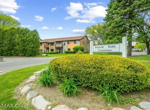 7362 Manor Circle, Westland, MI 48185