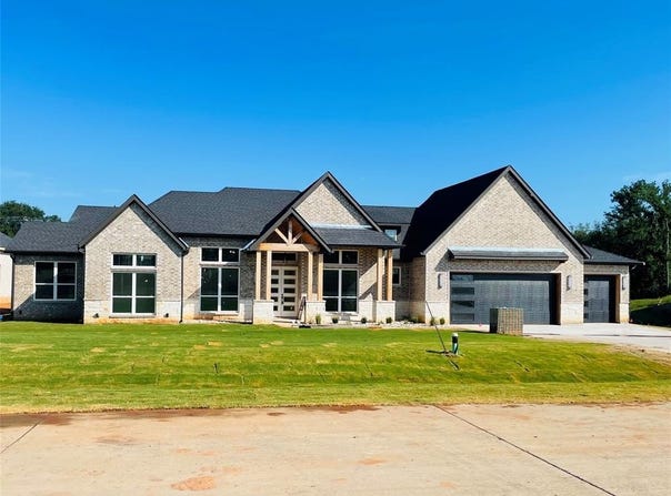 2300 Candlestick Drive, Granbury, TX 76049