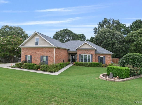 506 WHISPERING WIND Way, Deatsville, AL 36022