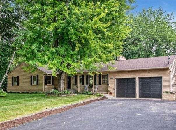 1295 Broadview Avenue, Chaska, MN 55318