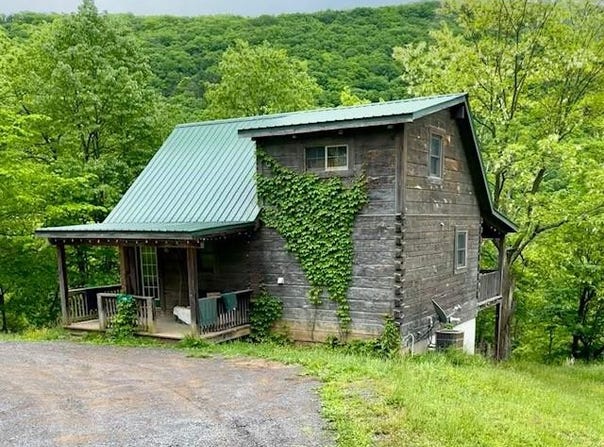219 FOX SQUIRREL LANE, CABINS, WV 26855