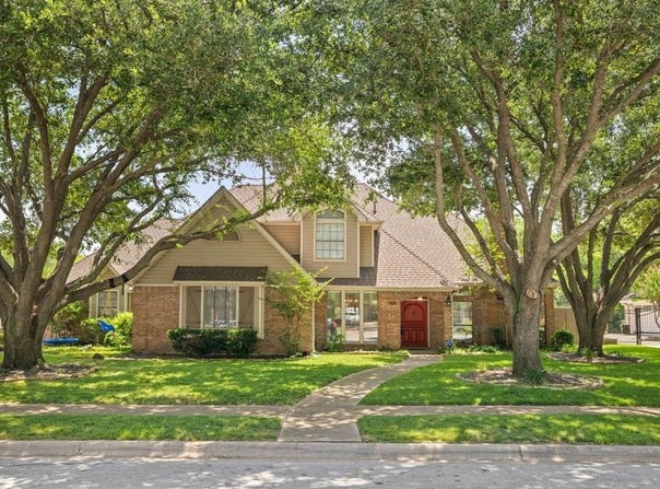 3217 Oak Tree Lane, Grapevine, TX 76051