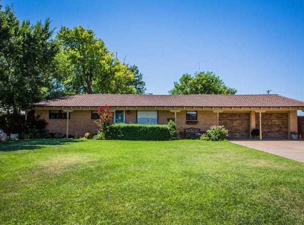 100 Loretta Street, Silverton, TX 79257