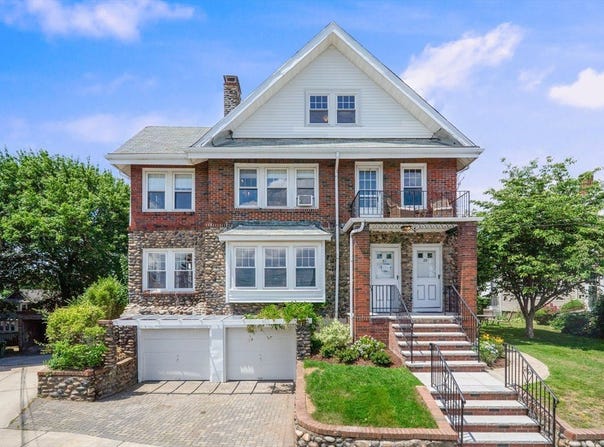 29 Hillcrest Circle, Watertown, MA 02472