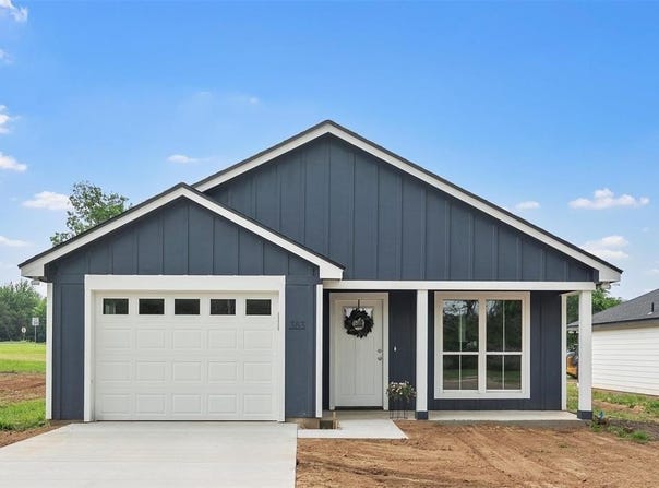 383 E Burleson Street, Mart, TX 76664