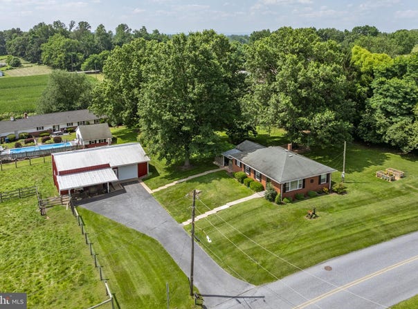 353 S MARKET STREET, SCHAEFFERSTOWN, PA 17088