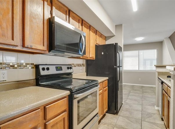 2300 Balsam Drive, Arlington, TX 76006