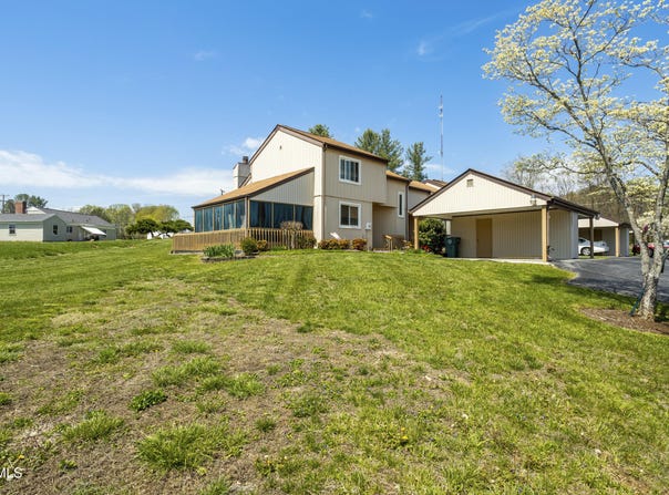 1023 Pebble Dr, Bristol, VA 24201