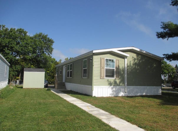 19 Parakeet Hill Dr, Lake Orion, MI 48359