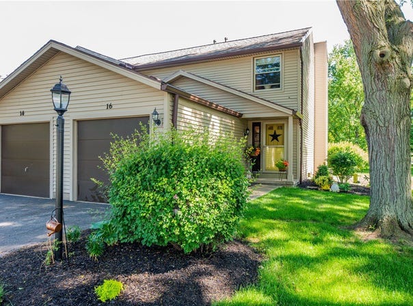 16 Devonshire Circle, Penfield, NY 14526
