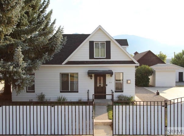 212 W Pine Street, Mackay, ID 83251