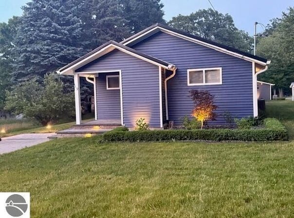 206 Joliet Avenue, Houghton Lake, MI 48629