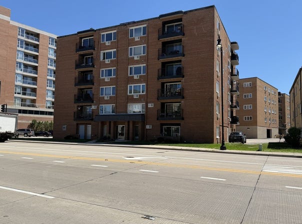 659 Des Plaines Avenue, Des Plaines, IL 60016